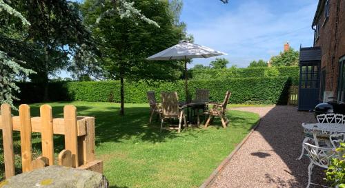 zahrada, The Cottage, Yew Tree Farm Holidays, Tattenhall, Chester in Tattenhall zahrada, The Cottage, Yew Tree Farm Holidays, Tattenhall, Chester in Tattenhall