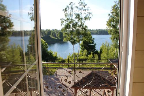 Altan/terrasse, Коттедж у озера in Yantarny Altan/terrasse, Коттедж у озера in Yantarny