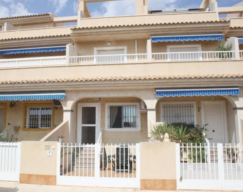 Town house in Los Nietos Town house in Los Nietos