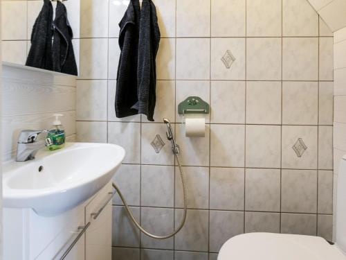 Bathroom, Holiday Home Vastaniemi by Interhome in Pelonniemi Bathroom, Holiday Home Vastaniemi by Interhome in Pelonniemi