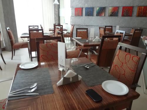 Restaurant, Regency Hotel Malabar Hill in Mumbai Central Restaurant, Regency Hotel Malabar Hill in Mumbai Central