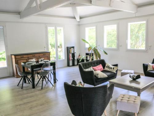 Holiday Home Crabot by Interhome in Saint-Vivien-de-Medoc Holiday Home Crabot by Interhome in Saint-Vivien-de-Medoc