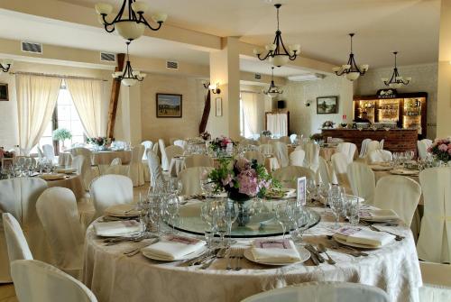 Sala de refeições, Hotel Folwark in Zgierz Sala de refeições, Hotel Folwark in Zgierz
