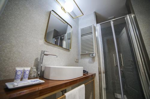 Bathroom, 20 Miglia Boutique Hotel in Catania Bathroom, 20 Miglia Boutique Hotel in Catania