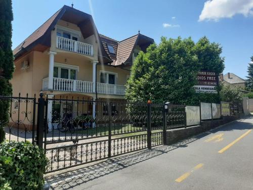 Widok z zewnątrz, Attila Vendeghaz in Heviz Widok z zewnątrz, Attila Vendeghaz in Heviz