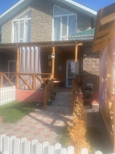 parveke/terassi, Коттедж в ЦО Париж in Chok-Tal parveke/terassi, Коттедж в ЦО Париж in Chok-Tal