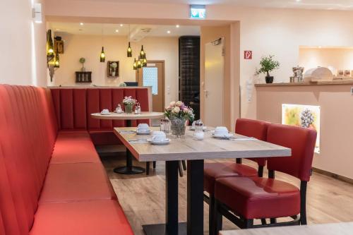 Food and beverages, Hotel Altes Weinhaus in Neustadt an der Weinstrasse Food and beverages, Hotel Altes Weinhaus in Neustadt an der Weinstrasse