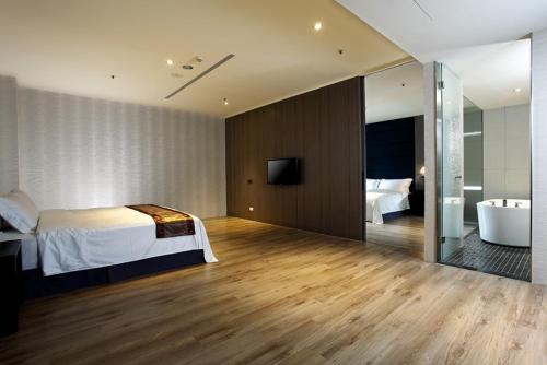 Grand Crystal Hotel near Green World Ecological Farm Grand Crystal Hotel near Green World Ecological Farm