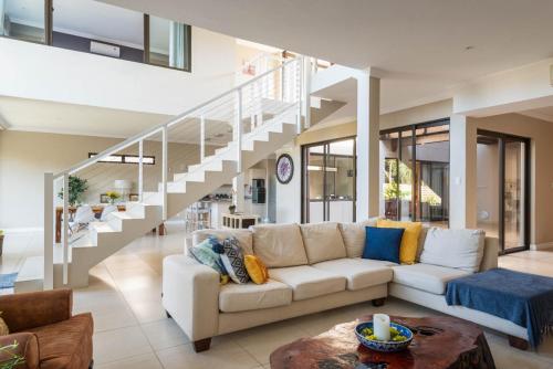 Bar/ Salón, Luxurious 44 Sovereign Sands in Stanger / Kwadukuza Bar/ Salón, Luxurious 44 Sovereign Sands in Stanger / Kwadukuza