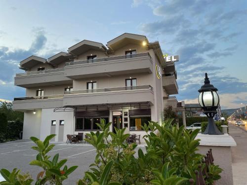 Tampilan eksterior, Hotel Holiday in Podgorica Tampilan eksterior, Hotel Holiday in Podgorica