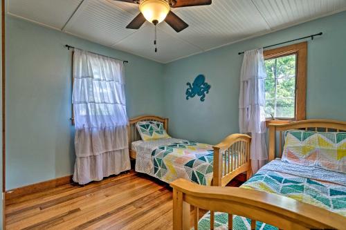Common Fence Point Cottage with Ocean Views! in Portsmouth (RI) Common Fence Point Cottage with Ocean Views! in Portsmouth (RI)