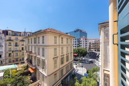 FEEL HOME - ALPHONSE KARR