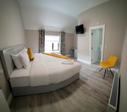 The Leitrim Inn and Blueway Lodge in Sligo The Leitrim Inn and Blueway Lodge in Sligo