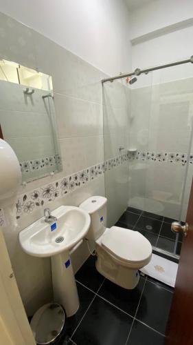 Bathroom, Hotel Hormiga Real in Puerto Asis Bathroom, Hotel Hormiga Real in Puerto Asis
