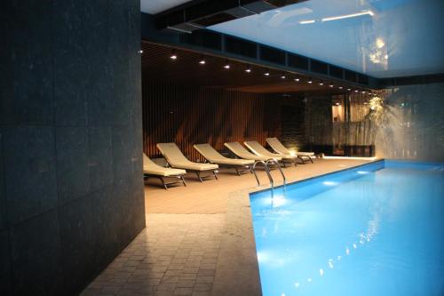 Piscina, Manino Utsera in Oni Piscina, Manino Utsera in Oni