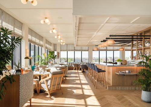 Restaurant, Clayton Hotel & Members Club in Cherry Creek Restaurant, Clayton Hotel & Members Club in Cherry Creek