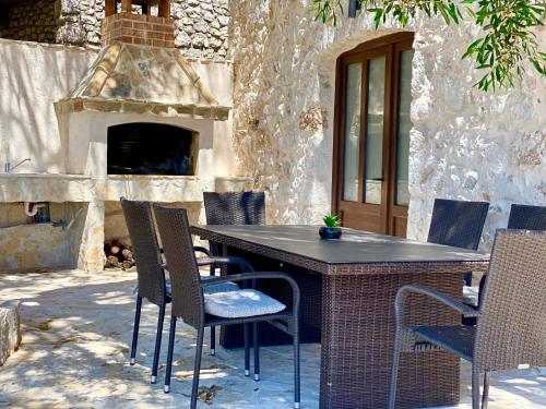 Kuća za odmor "Villa Oliva" (Kuca za odmor "Villa Oliva") in Ivan Dolac Kuća za odmor "Villa Oliva" (Kuca za odmor "Villa Oliva") in Ivan Dolac