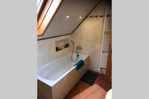 Bathroom, Ferienwohnung *Alte-Schreinerei* KLASSEN in Wawern Bathroom, Ferienwohnung *Alte-Schreinerei* KLASSEN in Wawern