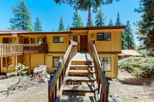 Huntington Lake Condo 92 in Lakeshore (CA) Huntington Lake Condo 92 in Lakeshore (CA)