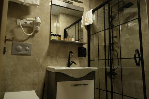 Baño, Rhisos Otel in Rize Baño, Rhisos Otel in Rize