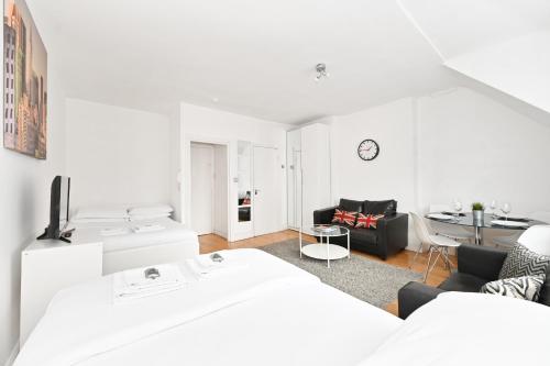 Soho Apartment, Theatres & Old Compton Street