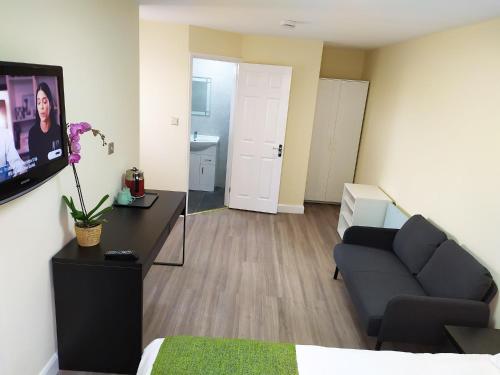 Faciliteiten, The Yew Studio - Self contained one bed studio flat with parking near Magdalen College Faciliteiten, The Yew Studio - Self contained one bed studio flat with parking near Magdalen College