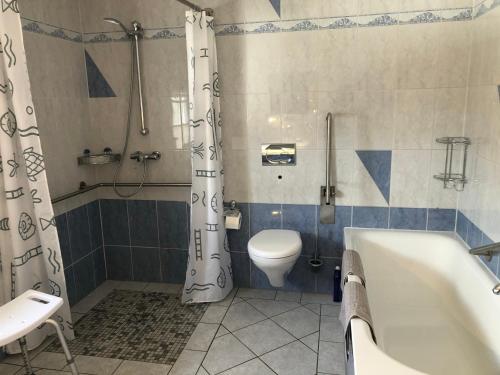 Bathroom, Ferienwohnung Sonnenterrasse in Auw bei Prum Bathroom, Ferienwohnung Sonnenterrasse in Auw bei Prum