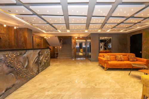 Lobby, White Palace Hotel Istanbul in Bahcelievler Lobby, White Palace Hotel Istanbul in Bahcelievler