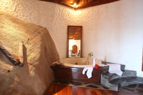 Kümblustünn, Chauve Souris Relais in Mahe Kümblustünn, Chauve Souris Relais in Mahe