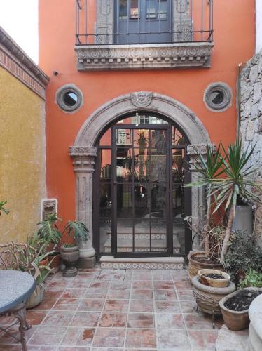 Vybavení, Nunõ (Nuno) in Guadalupe Vybavení, Nunõ (Nuno) in Guadalupe