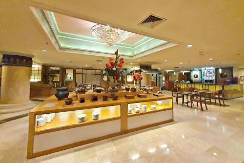 Ristorante, Tunjungan Hotel Surabaya near Jalan Pahlawan Ristorante, Tunjungan Hotel Surabaya near Jalan Pahlawan