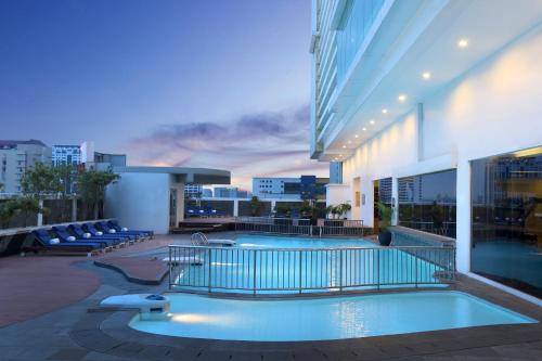 Swimming pool, Novotel Jakarta Gajah Mada Hotel in Jakarta Swimming pool, Novotel Jakarta Gajah Mada Hotel in Jakarta