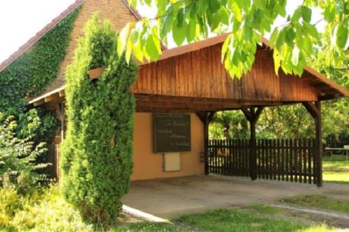 Зовнішній вигляд готелю, Bauernhof Ladusch in Schwarzheide Зовнішній вигляд готелю, Bauernhof Ladusch in Schwarzheide