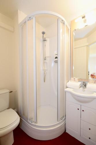 Baño, Hotel Kennedy Parc des Expositions in Tarbes Baño, Hotel Kennedy Parc des Expositions in Tarbes
