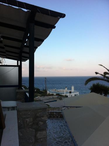 Uitzicht, Oasis Azolimnos near Syros Island National Airport Uitzicht, Oasis Azolimnos near Syros Island National Airport