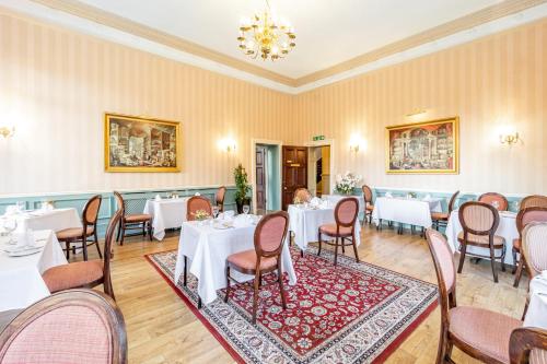 Restaurace, Best Western Limpley Stoke Hotel in Midford Restaurace, Best Western Limpley Stoke Hotel in Midford
