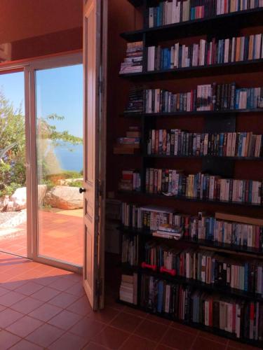 View, Villa with swimming pool and tennis/basketball court in Theologos (Fthiotis) View, Villa with swimming pool and tennis/basketball court in Theologos (Fthiotis)