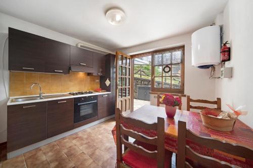 Kitchen, Casetta Guillo in Esino Lario Kitchen, Casetta Guillo in Esino Lario