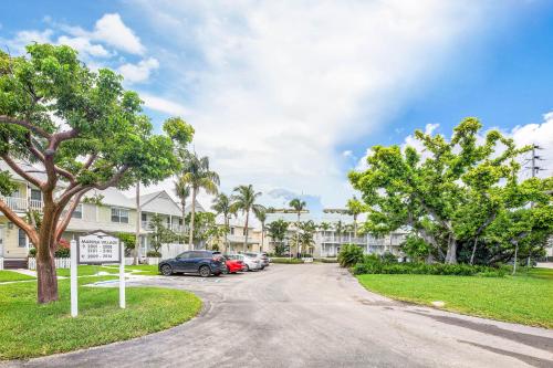 Azure Breeze in Duck Key (FL) Azure Breeze in Duck Key (FL)