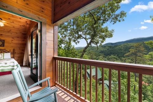 View, Mountain view 5 bdrm Gatlinburg Cabin near downtown Arts in Gatlinburg (TN) View, Mountain view 5 bdrm Gatlinburg Cabin near downtown Arts in Gatlinburg (TN)