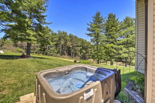 Nature Escape in Wytheville with Covered Porch! in Χίλσβιλ(Βιρτζίνια) Nature Escape in Wytheville with Covered Porch! in Χίλσβιλ(Βιρτζίνια)