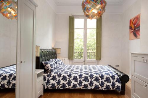 LUXURY BARCELONA CENTRAL CITY COSY 3 BEDROOM APARTMENT WITH PRIVATE TERRACE