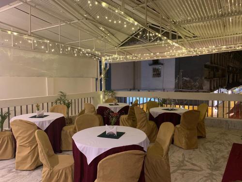 ระเบียง/ชานเรือน, โรงแรมสาลุชา (HOTEL SALUJA) in สิลิกูริ ระเบียง/ชานเรือน, โรงแรมสาลุชา (HOTEL SALUJA) in สิลิกูริ