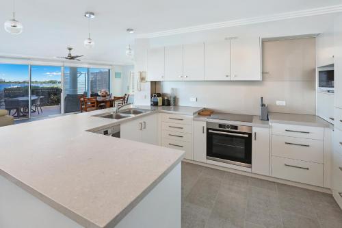 מטבח, Watermark Resort Caloundra in Sunshine Coast מטבח, Watermark Resort Caloundra in Sunshine Coast