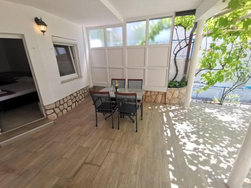 Erkély/terasz, NIKO Apartments 70m from the beach in Dramalj Erkély/terasz, NIKO Apartments 70m from the beach in Dramalj