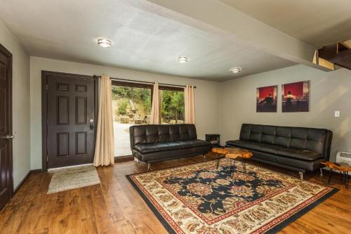 Mountain Trail Lodge Vacation Rental in Oakhurst (Kalifornia) Mountain Trail Lodge Vacation Rental in Oakhurst (Kalifornia)