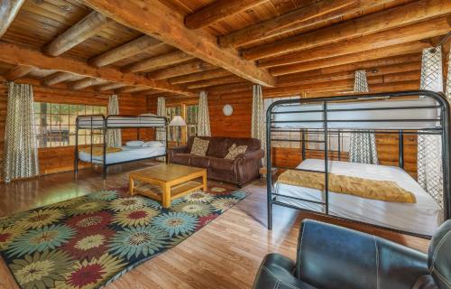 Mountain Trail Lodge Vacation Rental in Oakhurst (Kalifornia) Mountain Trail Lodge Vacation Rental in Oakhurst (Kalifornia)