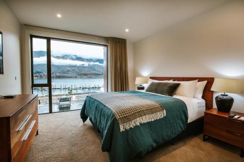 Spinnaker Tahi - Sleeps 6 - Central Location - Lake Views