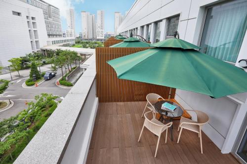 Balcony/terrace, Militopia Hotel by MARINE in Seongnam-si Balcony/terrace, Militopia Hotel by MARINE in Seongnam-si