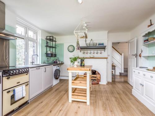 Vybavení, Pass the Keys Pretty Three Bedroomed home near the Beach in Birdham Vybavení, Pass the Keys Pretty Three Bedroomed home near the Beach in Birdham